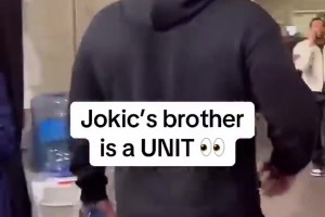 有人看过这场直播吗？04雅典奥运生死战，中国男篮逆转战胜塞黑